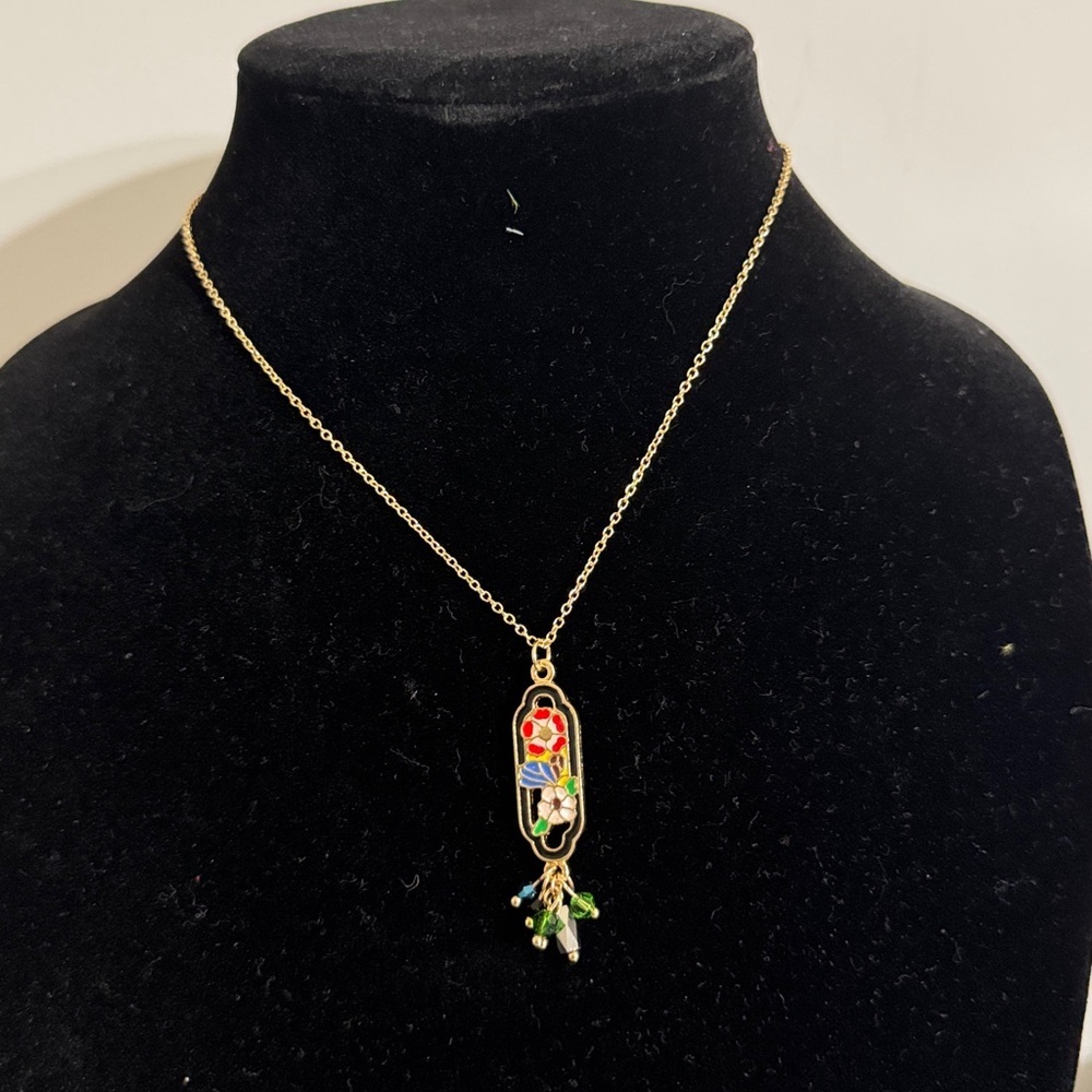 3/$25
Fashion Floral Pendant Necklace with Gold tone Chain. - Picture 2 of 3